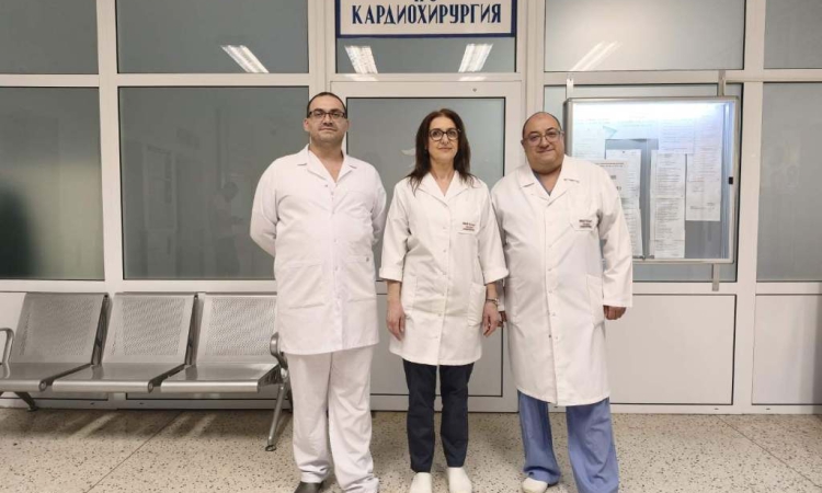 Кардиохирурзите на УМБАЛ „Свети Георги“ спасиха живота на млада жена след рядък и сложен случай на ендокардит